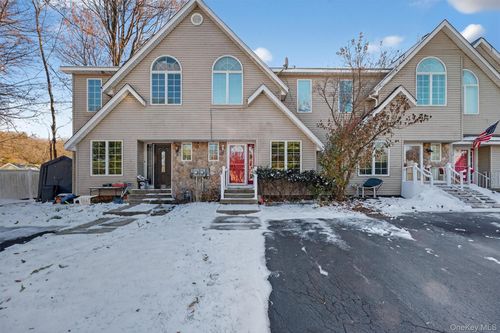 90 Roundtree Ct, Beacon, NY, 12508-2128 | Card Image