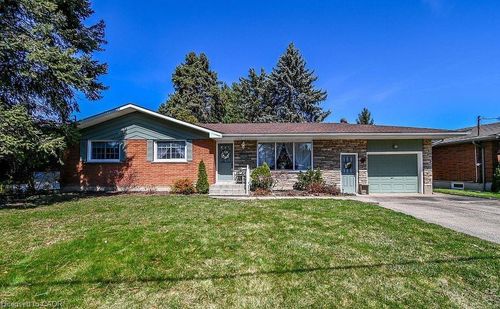 upper-17 Old Coach Rd, Saint Catharines, ON, L2N2P4 | Card Image