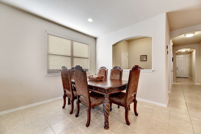 Large dining space | Image 6