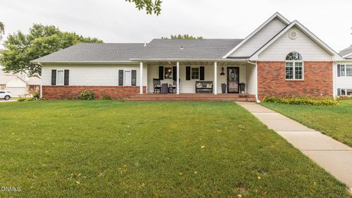 609 Huron Dr, Bismarck, ND, 58503-8811 | Card Image