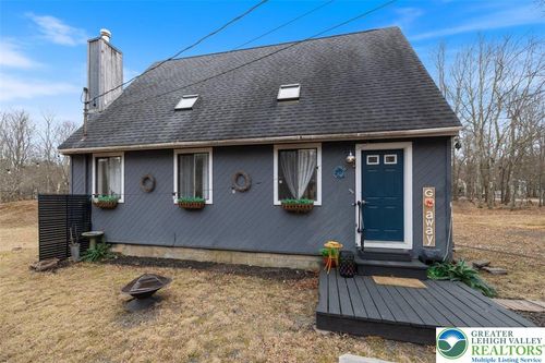 397 Towamensing Trl, Albrightsville, PA, 18210-3402 | Card Image