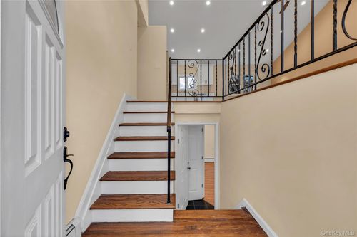 116 Phyllis Dr, Patchogue, NY, 11772-2936 | Card Image