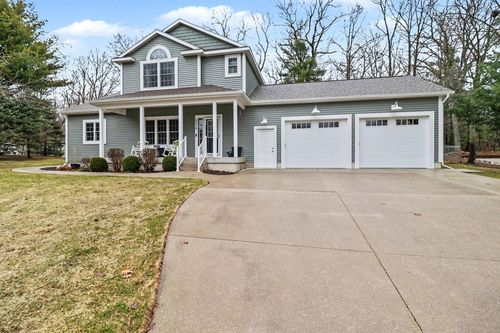 5218 Jackson Ct, Montague, MI, 49437-2514 | Card Image