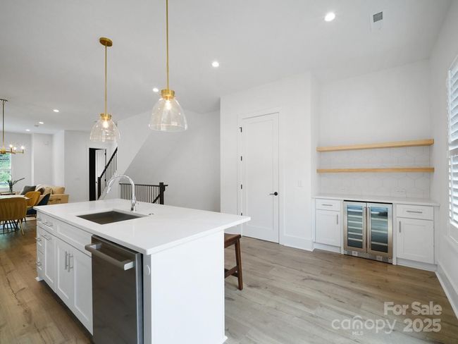 Kitchen/Dry Bar | Image 13