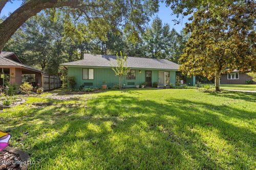 4 Possum Way, Diamondhead, MS, 39525-3254 | Card Image