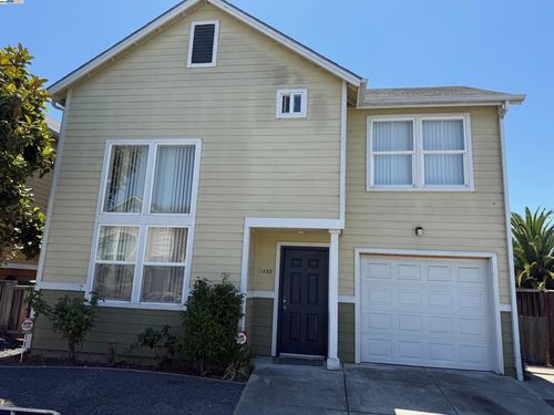 2438 Savannah Ct, Oakland, CA, 94605-3273 | Card Image