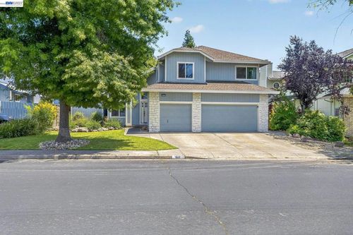 9111 Piccadilly Cir, Windsor, CA, 95492-8320 | Card Image