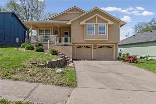 3200 Bryn Mawr Dr, Independence, MO, 64057-2648 | Card Image