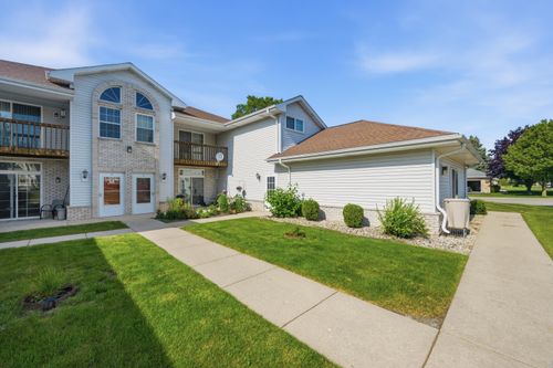 6105 S Creekside Dr, Cudahy, WI, 53110-3424 | Card Image