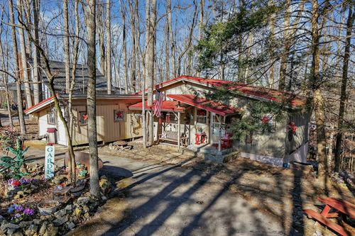 605 Holiday Haven Dr, Smithville, TN, 37166-3703 | Card Image