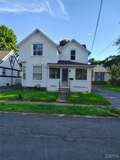 142 W Warrington Rd, Syracuse, NY, 13205-3020 | Card Image