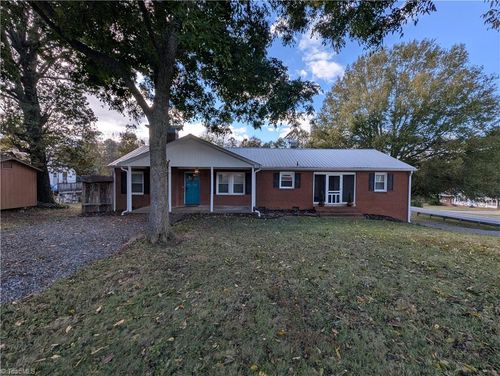 61 Haywood St, Denton, NC, 27239-6637 | Card Image