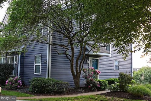 102 Whistling Swan Ln, DOWNINGTOWN, PA, 19335-4553 | Card Image
