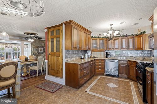 896 Pine Hill Ave, PHILADELPHIA, PA, 19115-1942 | Card Image