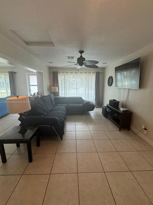 830 Sw 1st Ave, House other with 3 bedrooms, 2 bathrooms and null parking in Pompano Beach FL | Image 6