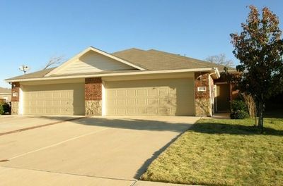 1318 Piedmont Drive, Home with 3 bedrooms, 2 bathrooms and null parking in Mansfield TX | Image 1