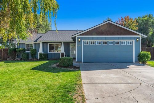 2228 Sw Stonehedge Ct, Redmond, OR, 97756-7017 | Card Image
