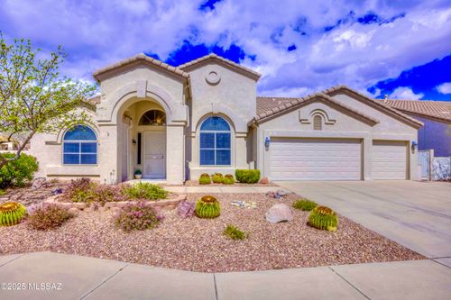 250 W Milbrae Springs Dr, Oro Valley, AZ, 85755-1807 | Card Image