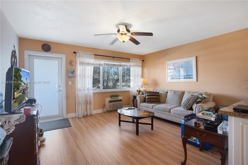 apt-17e-1000 11th Ave, Hallandale Beach, FL, 33009-6727 | Card Image