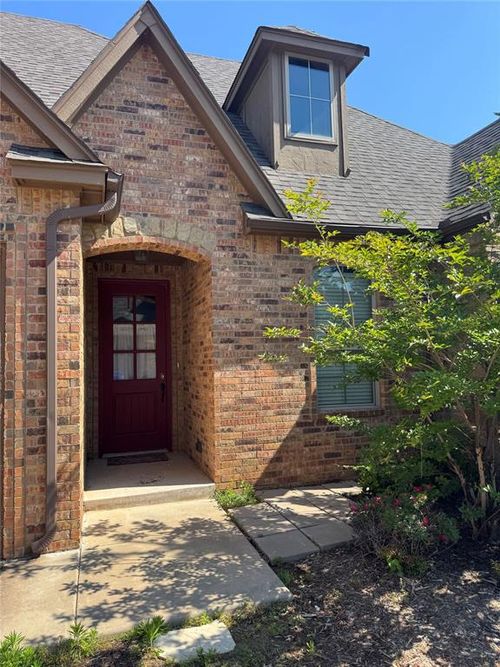 3320 Enclave Ln, Norman, OK, 73072-2203 | Card Image