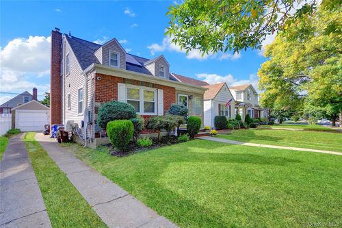 85 250th St, Bellerose, NY, 11426-2111 | Card Image