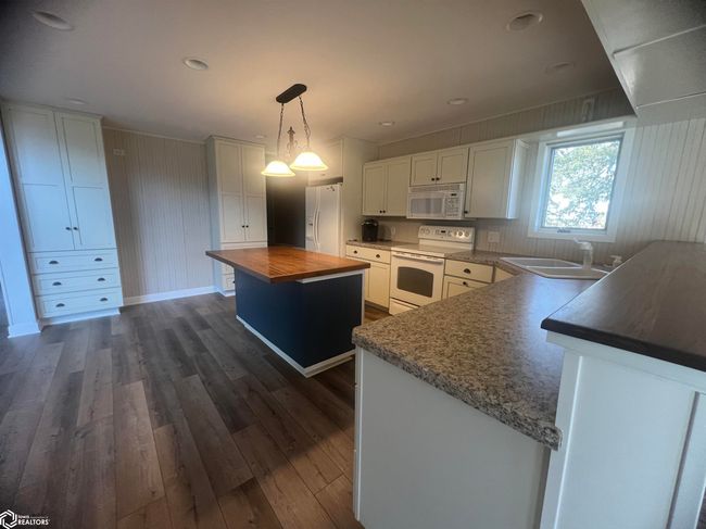 60 Country Club Dr, House other with 3 bedrooms, 2 bathrooms and null parking in Humboldt IA | Image 23