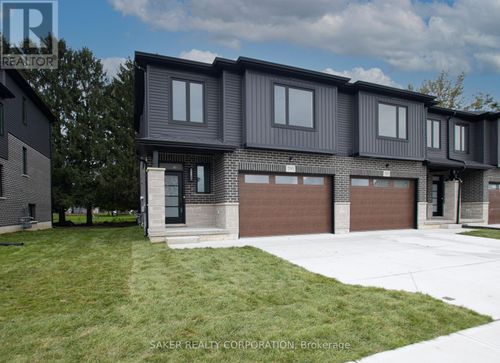 581 Regent St, Mount Brydges, ON, N0L1W0 | Card Image