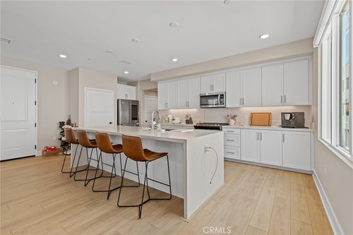 209-16289 Dawn Way, Tustin, CA, 92782-2863 | Card Image