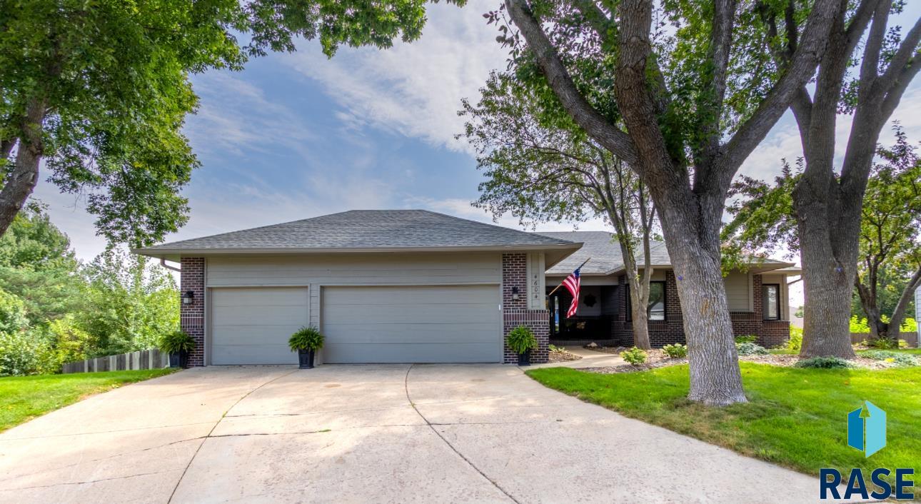 Deerfield Cir, Sioux Falls, SD 57105