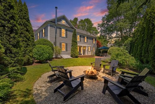215 North St, Northampton, MA, 01060-2372 | Card Image