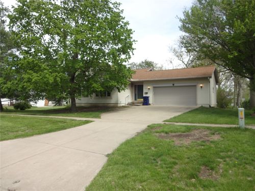 680 W Washington St, Marengo, IA, 52301-1041 | Card Image