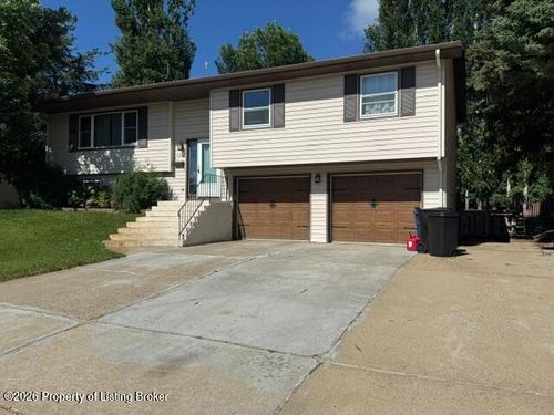 680 4th Ave Sw, Dickinson, ND, 58601-5928 | Card Image