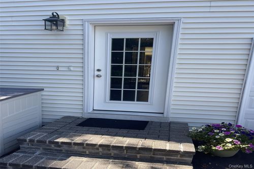 17 Cobbler Ln, East Setauket, NY, 11733-1171 | Card Image