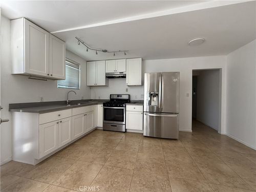 7320 Lindley, Reseda, CA, 91335 | Card Image