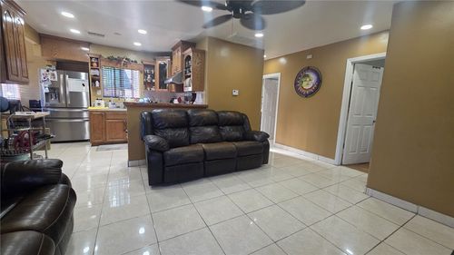 20709 Alburtis Ave, Lakewood, CA, 90715-1340 | Card Image