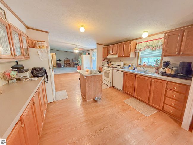 299 Cloverleaf Ln, House other with 3 bedrooms, 2 bathrooms and null parking in Houghton Lake MI | Image 8
