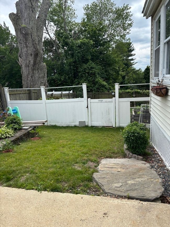 20 Osgood Ave, House other with 3 bedrooms, 2 bathrooms and 3 parking in Lowell MA | Image 33