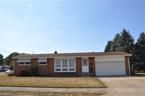 505 Hillcrest Ave Nw, North Canton, OH, 44720-2447 | Card Image