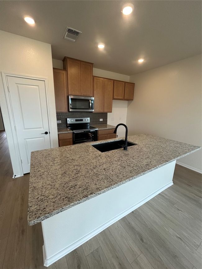 15101 Onager Pass, House other with 3 bedrooms, 2 bathrooms and 2 parking in Manor TX | Image 4