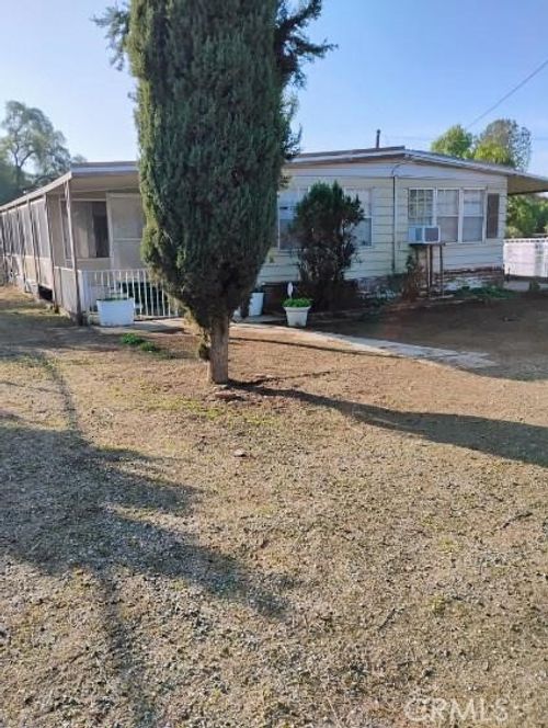 33881 El Centro Ave, Hemet, CA, 92545-9556 | Card Image
