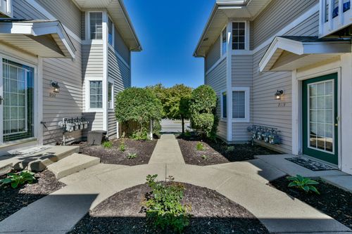 2011 W Layton Ave, MILWAUKEE, WI, 53221 | Card Image