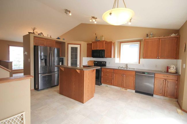 323 Highland Circle, House other with 3 bedrooms, 3 bathrooms and 4 parking in Strathmore AB | Image 7