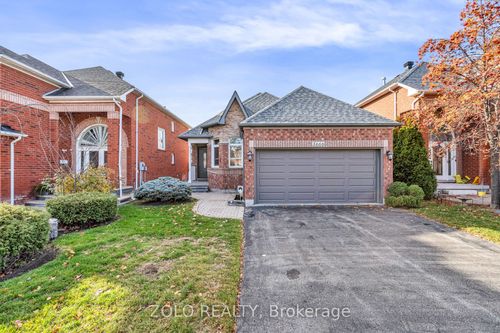 5666 Whitehorn Ave, Mississauga, ON, L5V2A9 | Card Image