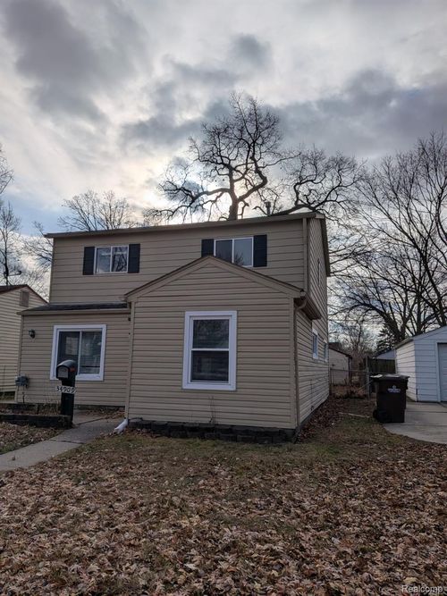 34909 John St, Wayne, MI, 48184-2380 | Card Image