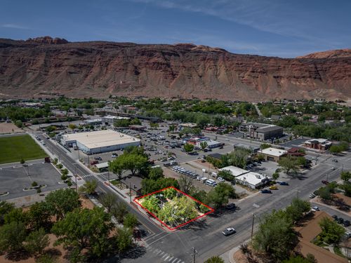 86 E 300 S, Moab, UT, 84532-2618 | Card Image