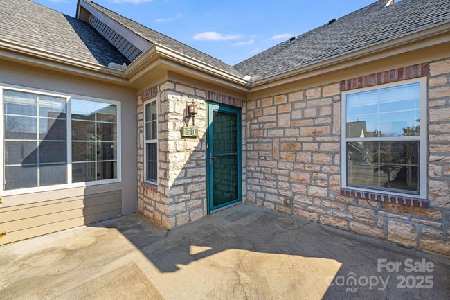 70 Summerfield Pl, Townhouse with 2 bedrooms, 2 bathrooms and null parking in Flat Rock NC | Image 6
