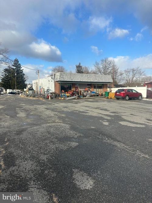 1968 Spring Rd, CARLISLE, PA, 17013-1158 | Card Image