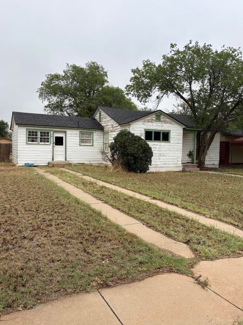 707 E Lake St, Brownfield, TX, 79316-3621 | Card Image