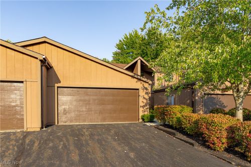 636 Cherry Park Oval, Aurora, OH, 44202-8707 | Card Image