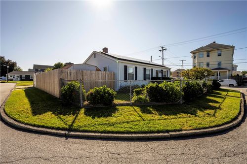 3 Rose Dr, Pawtucket, RI, 02861-1051 | Card Image